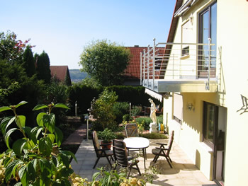 Garten und Sdbalkon der FeWo