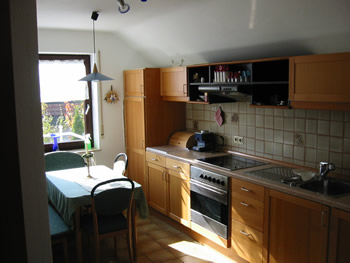 komplett eingerichtete Küche